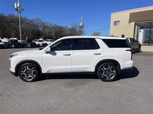 Used 2023 Hyundai Palisade Limited w/ Winter Package image 2