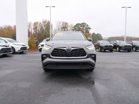 Used 2023 Toyota Highlander Limited image 8