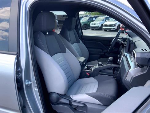 Used 2025 Toyota Tacoma TRD Sport image 9