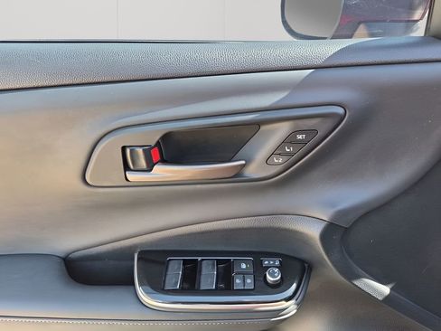 Used 2025 Toyota Crown Signia Limited w/ Advanced Technology Package image 27