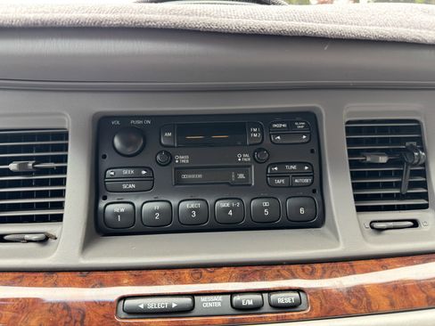 Used 1996 Lincoln Town Car Signature image 16