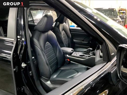 Certified 2024 Toyota Highlander XLE AWD/4WD image 9
