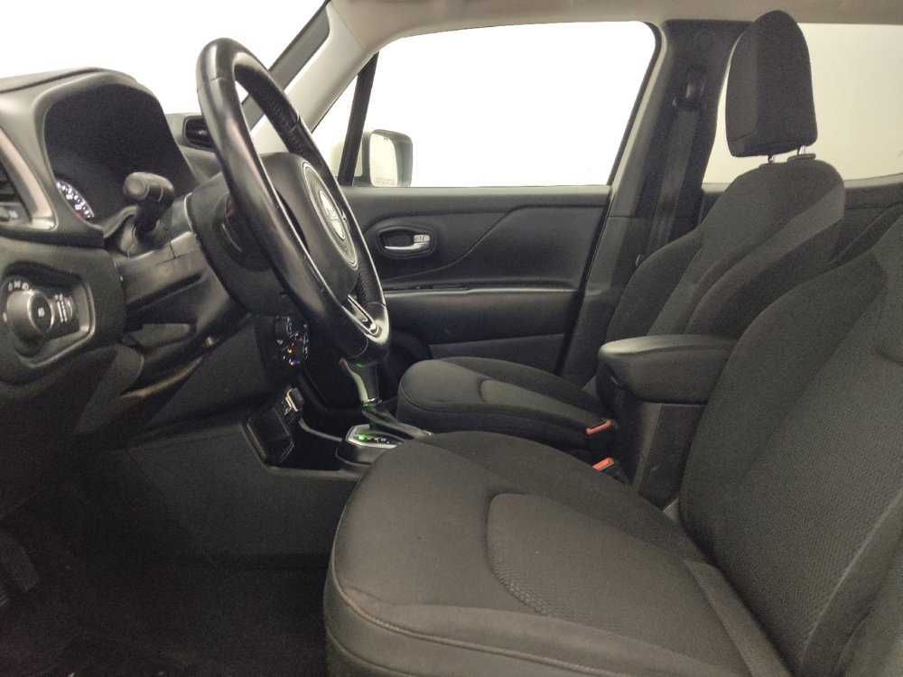 Used 2020 Jeep Renegade Altitude FWD image 17