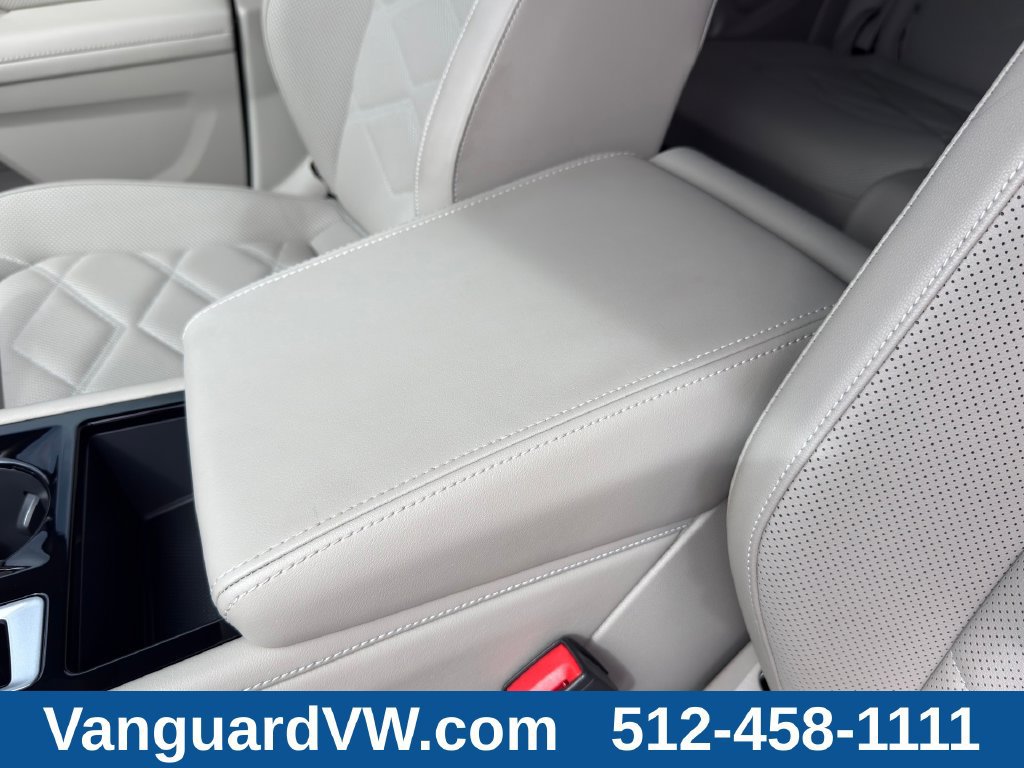 Used 2024 Volkswagen Atlas SE w/ Black Wheel Package FWD image 13