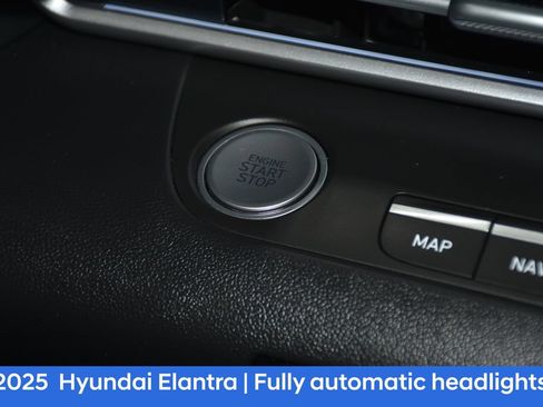 Certified 2025 Hyundai Elantra SEL FWD image 15