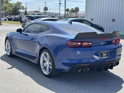 Used 2020 Chevrolet Camaro LT w/ Technology Package RWD image 3
