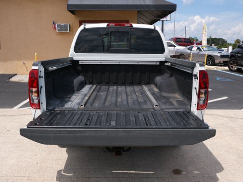 Used 2019 Nissan Frontier SL image 19