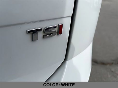 Used 2016 Volkswagen Golf SE w/ Lighting Package image 5