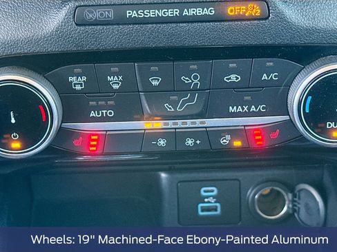 Used 2022 Ford Escape SE w/ SE Sport Appearance Package image 24