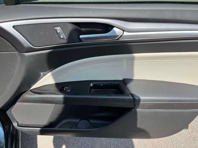 Used 2015 Ford Fusion Titanium FWD image 21