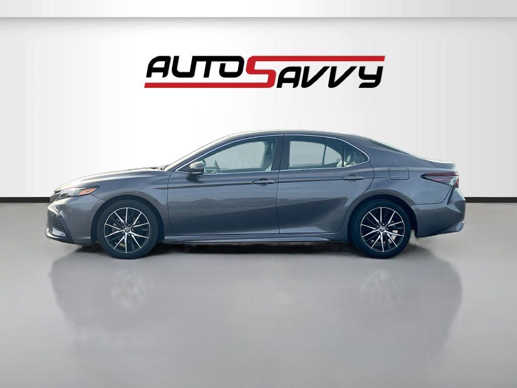 Used 2023 Toyota Camry SE FWD image 4