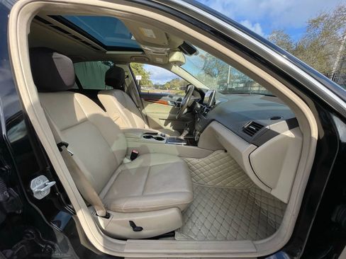 Used 2009 Mercedes-Benz C 300 Sedan image 30