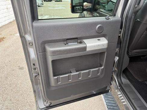 Used 2012 Ford F250 Lariat w/ Chrome Pkg image 12