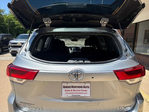 Used 2019 Toyota Highlander XLE AWD/4WD image 26