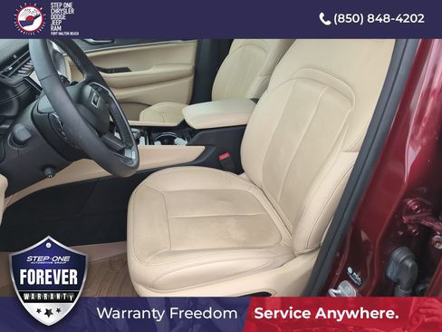 Used 2023 Jeep Grand Cherokee Limited w/ Luxury Tech Group II AWD/4WD image 11