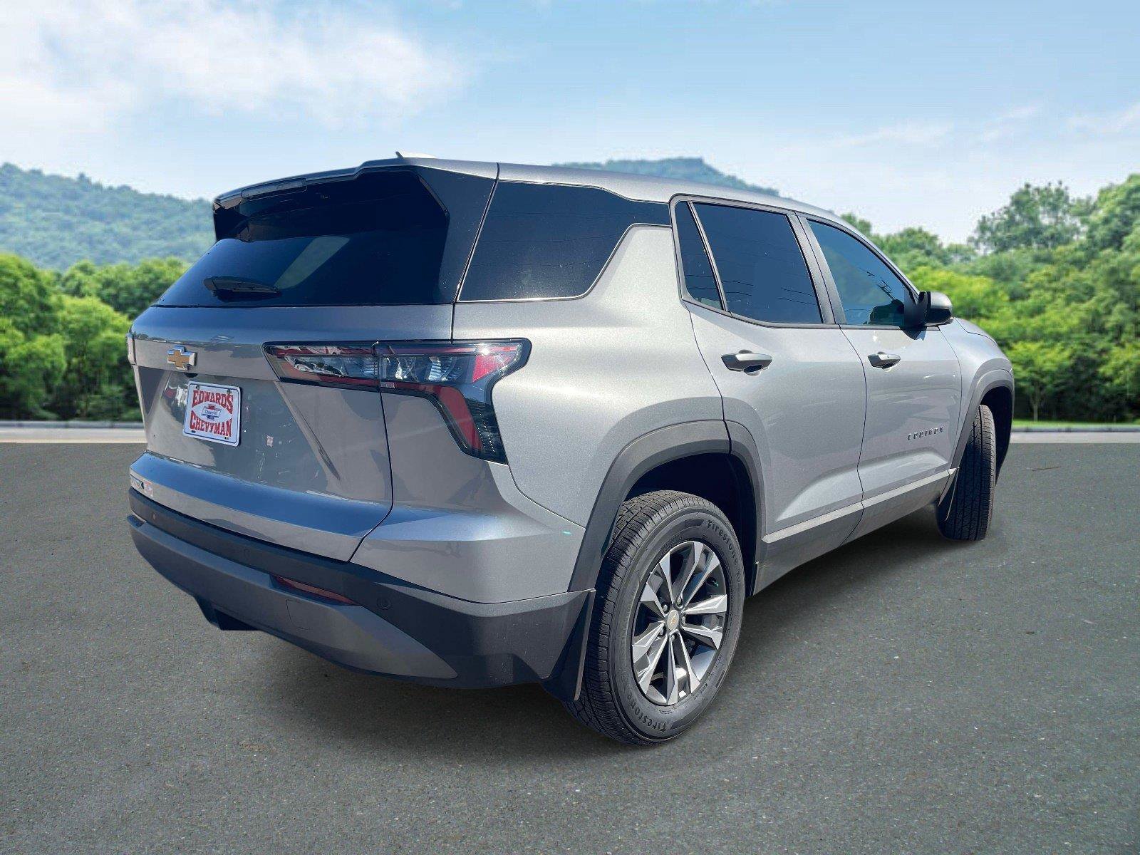 Used 2026 Chevrolet Equinox LT FWD image 3