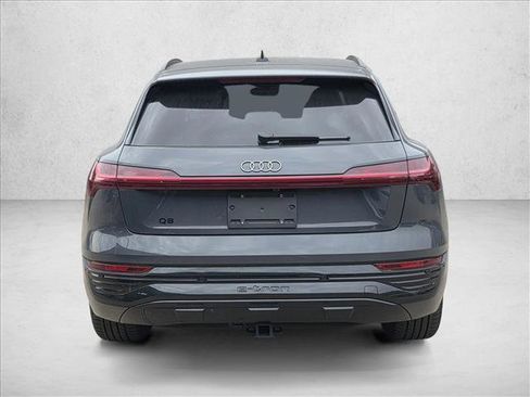 Used 2024 Audi Q8 e-tron Premium image 6
