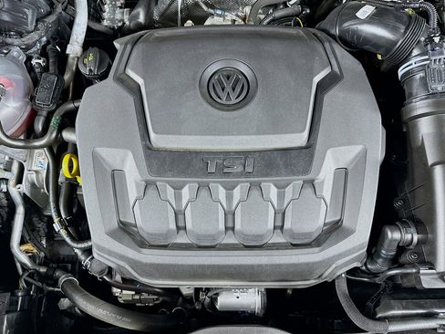 Used 2024 Volkswagen Tiguan Wolfsburg Edition image 33