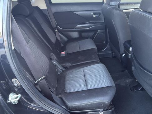 Used 2018 Mitsubishi Outlander SE FWD image 25