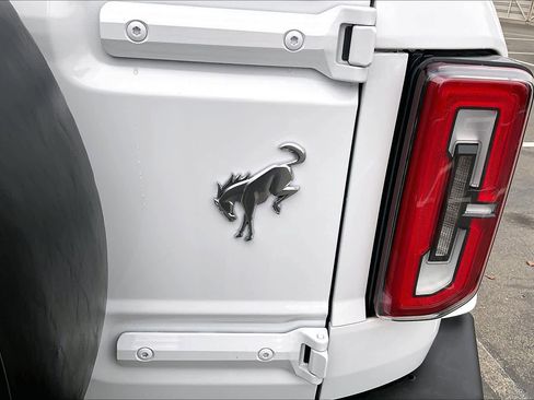 Used 2024 Ford Bronco Outer Banks image 11