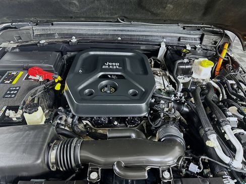 Used 2023 Jeep Wrangler Sahara w/ Cold Weather Group image 32