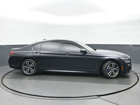 Used 2022 BMW 750i xDrive w/ Luxury Rear Seating Package image 2