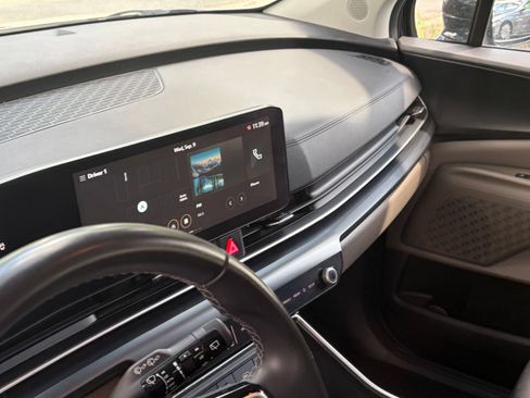 Used 2026 Kia Carnival FWD image 37