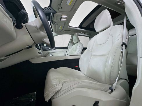 Used 2023 Volvo XC60 B5 Ultimate w/ Climate Package FWD image 19