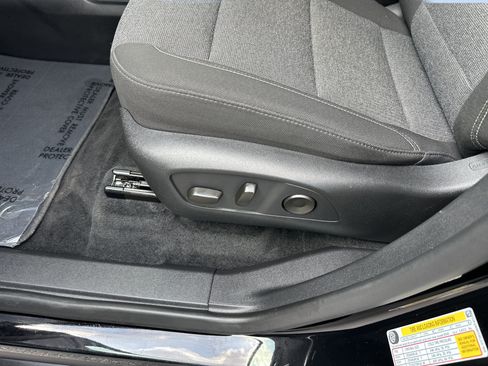 Used 2025 GMC Acadia Elevation AWD/4WD image 11