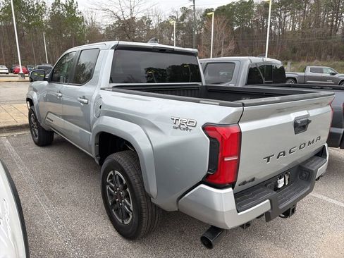 Used 2024 Toyota Tacoma TRD Sport image 2