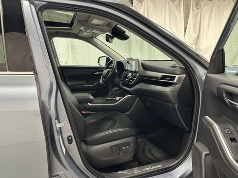 Used 2020 Toyota Highlander XLE AWD/4WD image 59