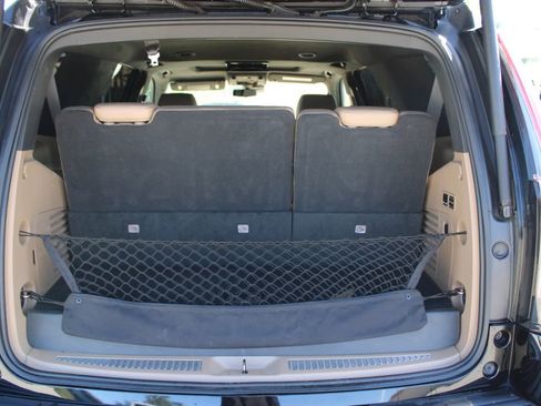 Used 2020 Cadillac Escalade Platinum w/ Escalade Sport Edition image 11