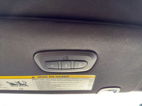 Used 2025 Chrysler Pacifica Select image 24