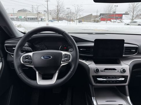 Used 2023 Ford Explorer XLT w/ Equipment Group 202A image 11