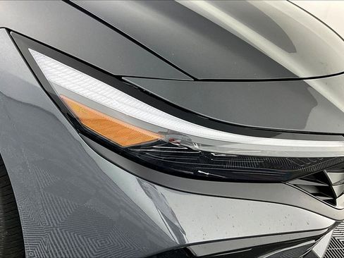 New 2026 Hyundai Elantra Limited FWD image 8