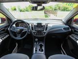 Used 2019 Chevrolet Equinox LT image 2
