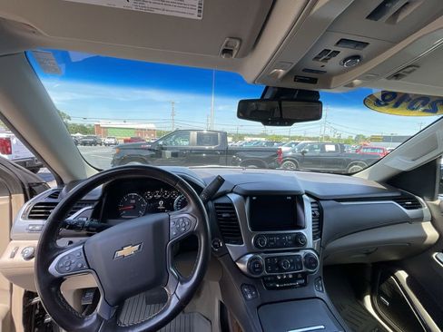 Used 2019 Chevrolet Suburban Premier RWD image 11