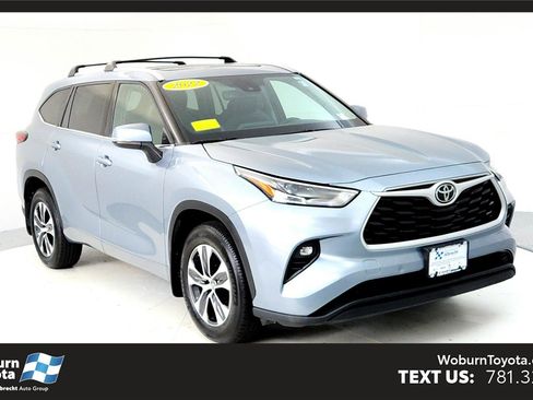 Certified 2022 Toyota Highlander XLE image 1