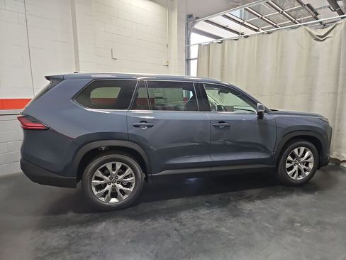 Used 2026 Toyota Grand Highlander Limited image 8