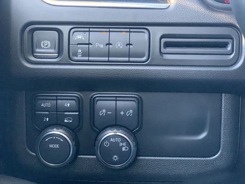 Used 2024 Chevrolet Suburban LT image 15