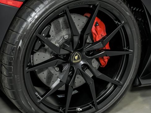 Used 2018 Lamborghini Aventador S image 17