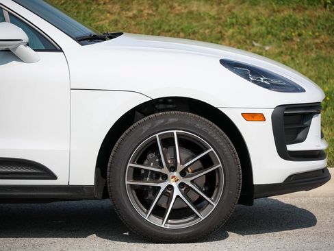 Certified 2026 Porsche Macan AWD/4WD image 29