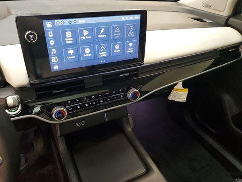 Certified 2025 Honda Prologue Elite image 32