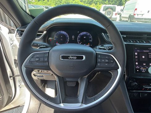 Used 2025 Jeep Grand Cherokee Laredo X RWD image 26