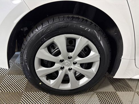 Used 2025 Toyota Corolla LE image 28