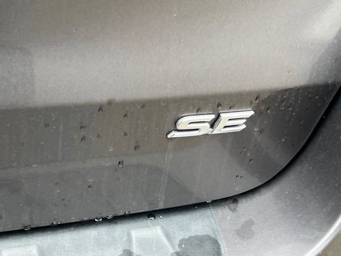 Used 2015 Toyota Sienna SE image 7
