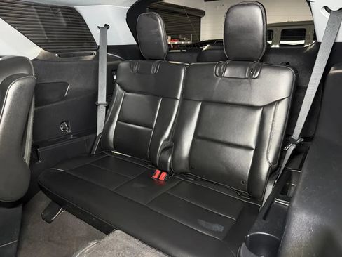 Used 2022 Ford Explorer XLT w/ Equipment Group 202A RWD image 17