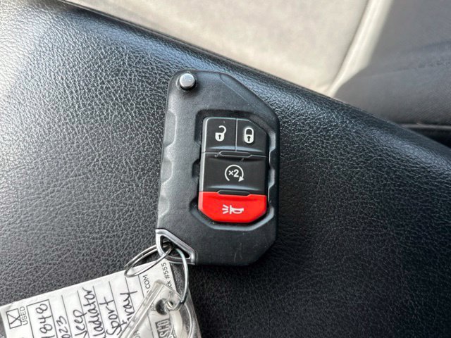 Used 2023 Jeep Gladiator Sport AWD/4WD image 2