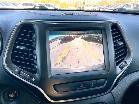 Used 2022 Jeep Cherokee Trailhawk w/ Premium Leather Package image 18