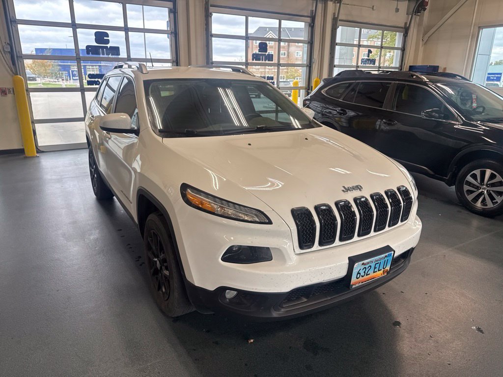 Used 2017 Jeep Cherokee Latitude AWD/4WD image 2